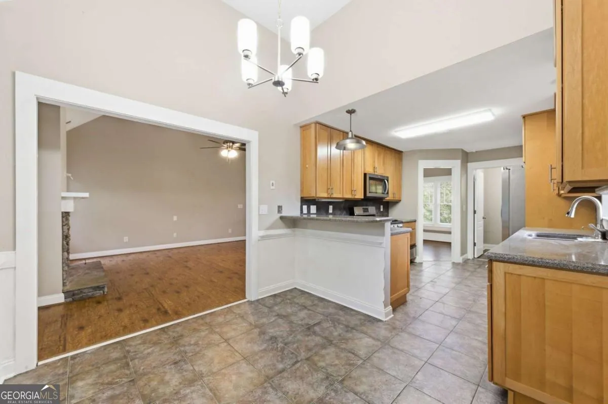 71 Jefferson Dr — photo 4 of 40
