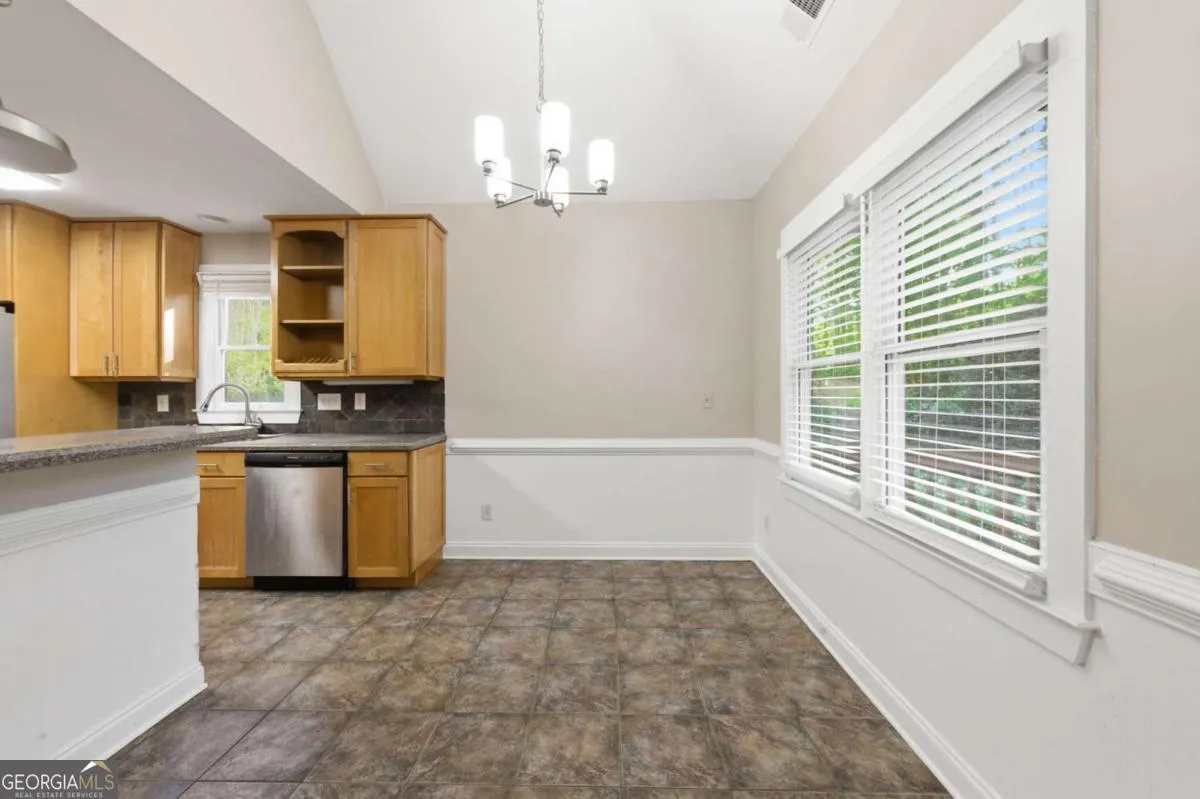 71 Jefferson Dr — photo 3 of 40
