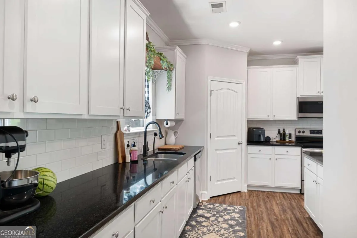 14 Caspian Ct — photo 3 of 39