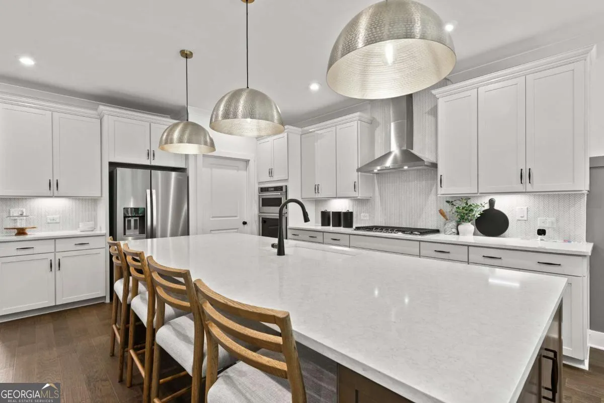 319 Canoe Pl — photo 5 of 37