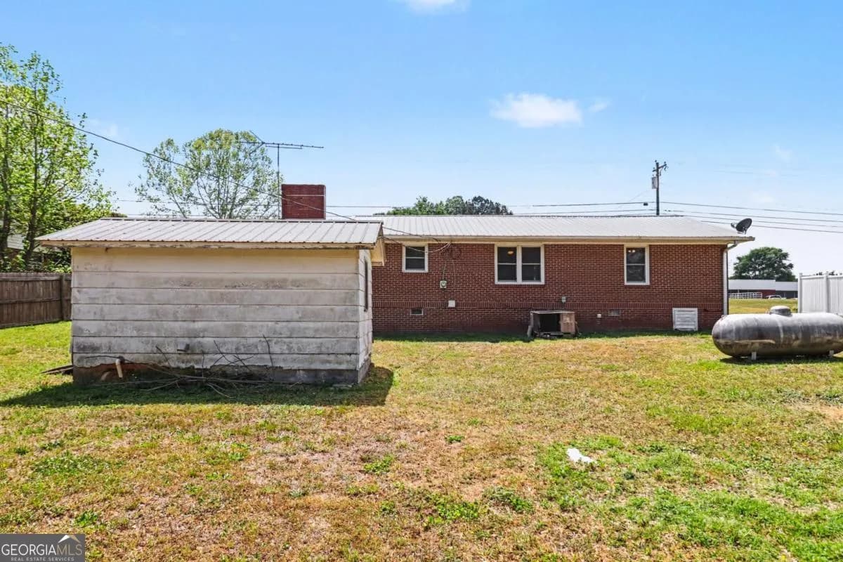 1472 E 166 Hwy — photo 10 of 23
