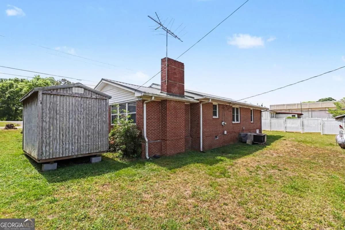 1472 E 166 Hwy — photo 9 of 23