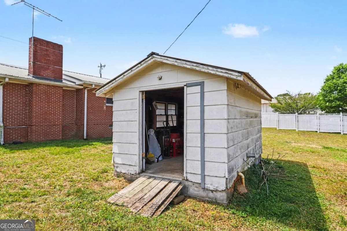 1472 E 166 Hwy — photo 8 of 23