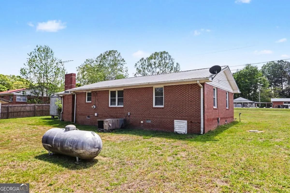 1472 E 166 Hwy — photo 11 of 23