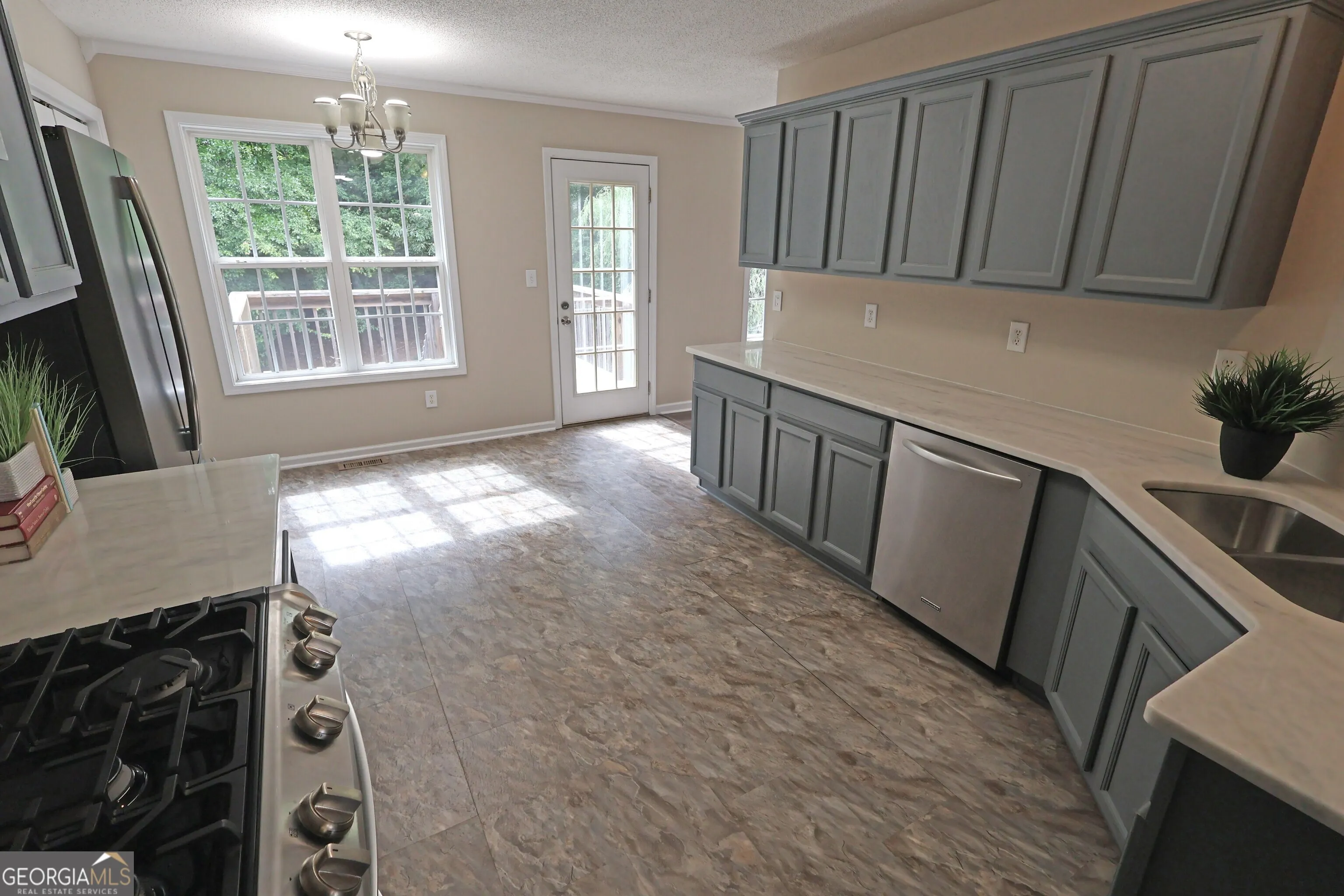 80 Oak Vale Ln — photo 5 of 48