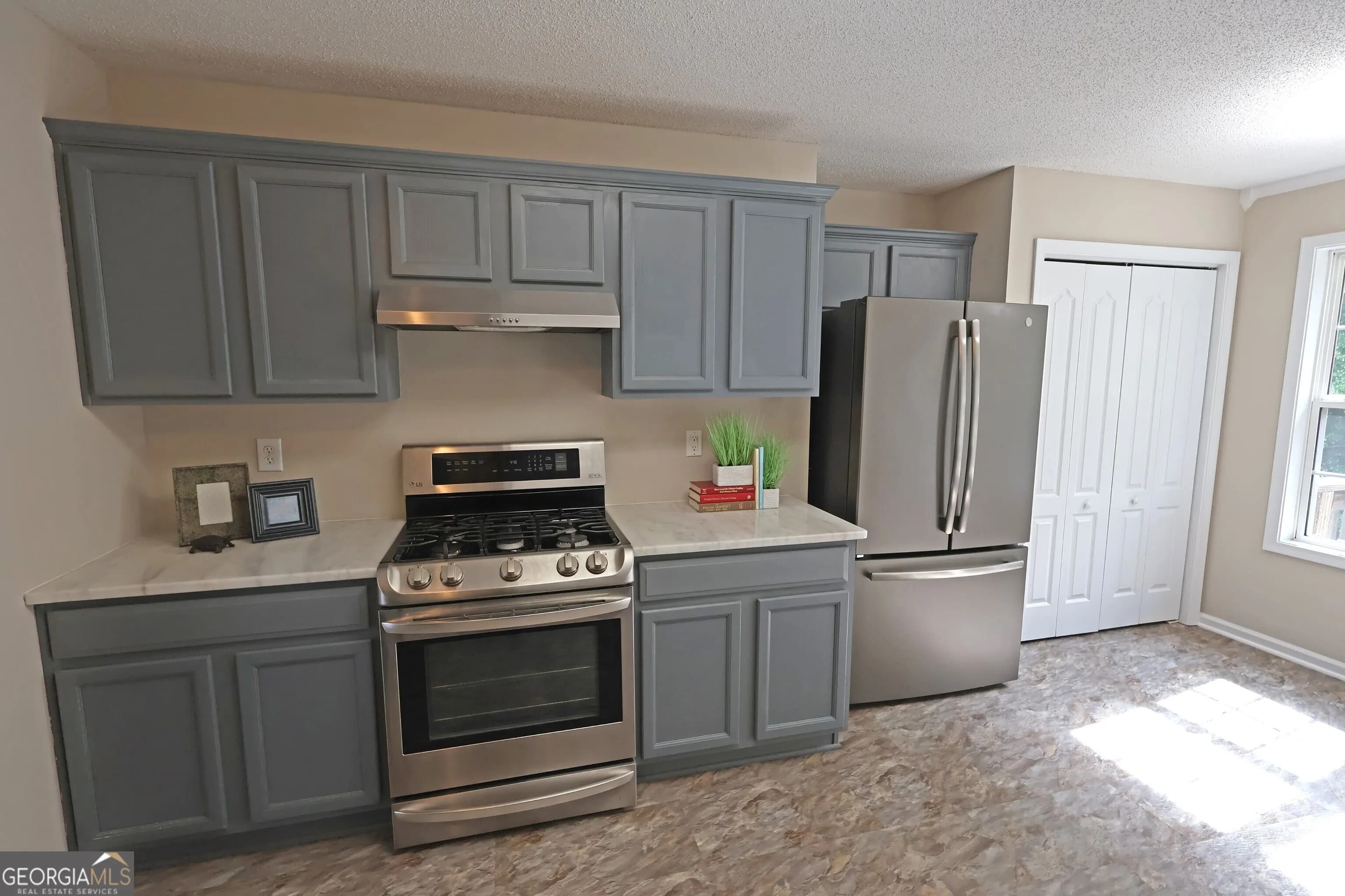 80 Oak Vale Ln — photo 7 of 48