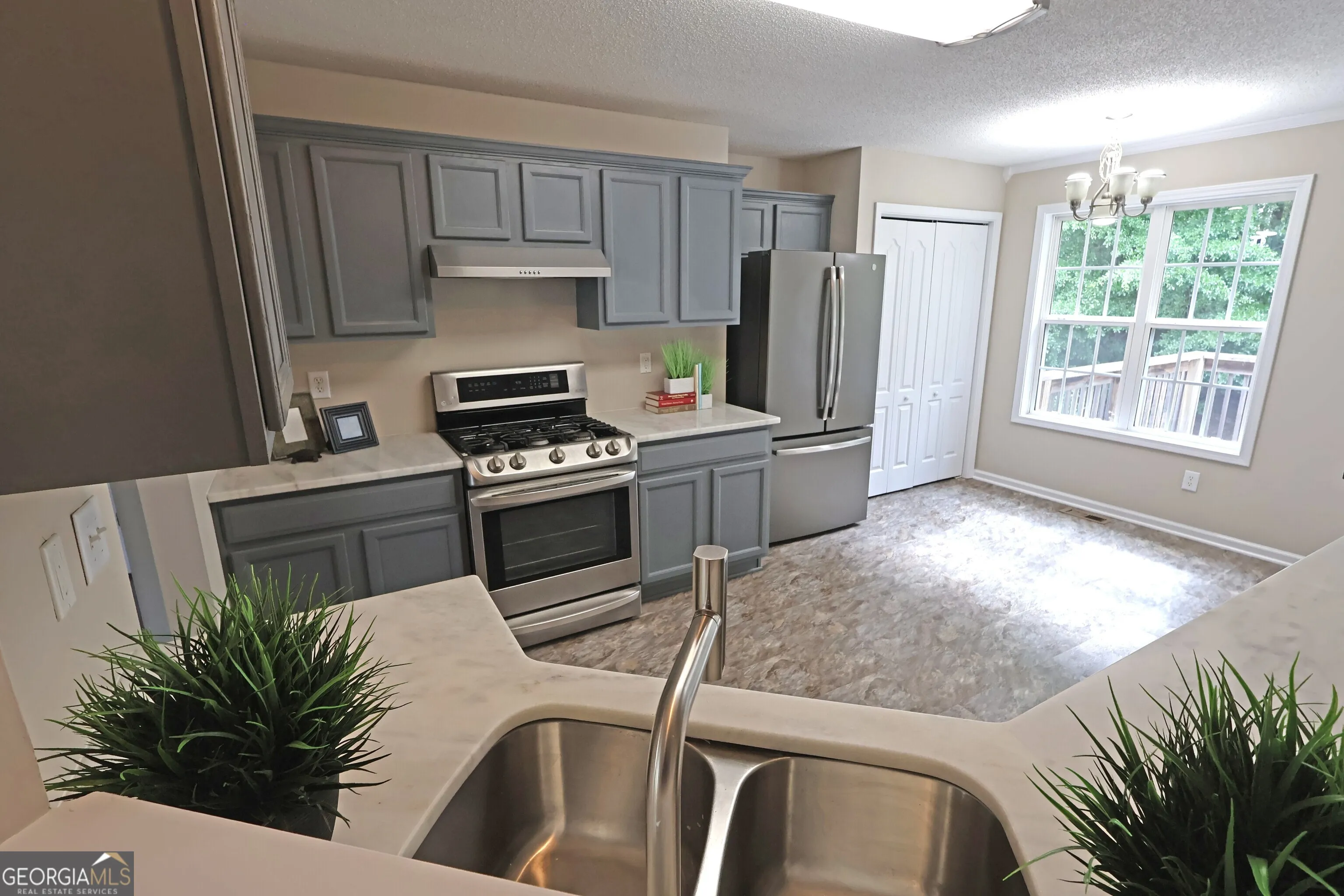 80 Oak Vale Ln — photo 6 of 48