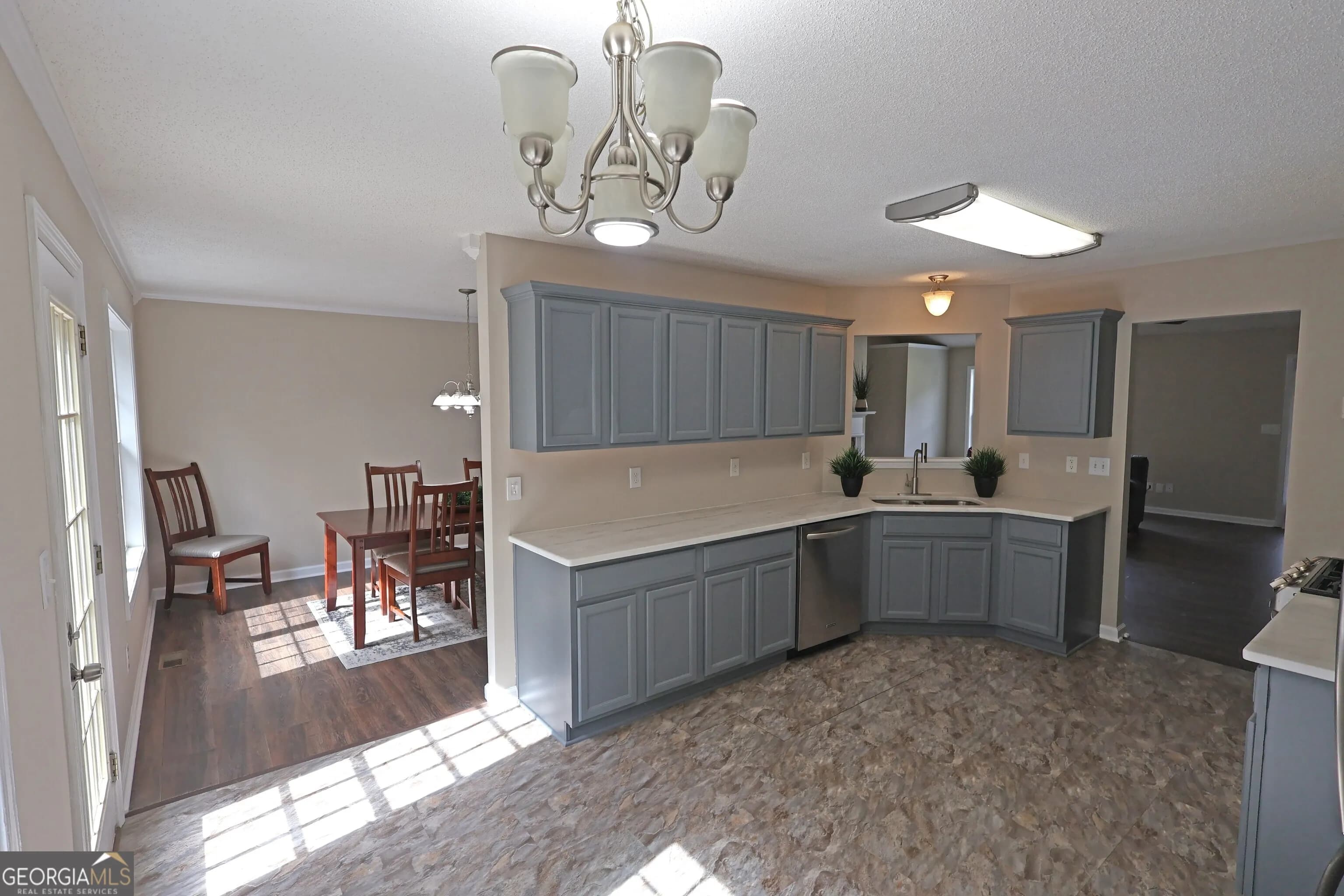 80 Oak Vale Ln — photo 4 of 48