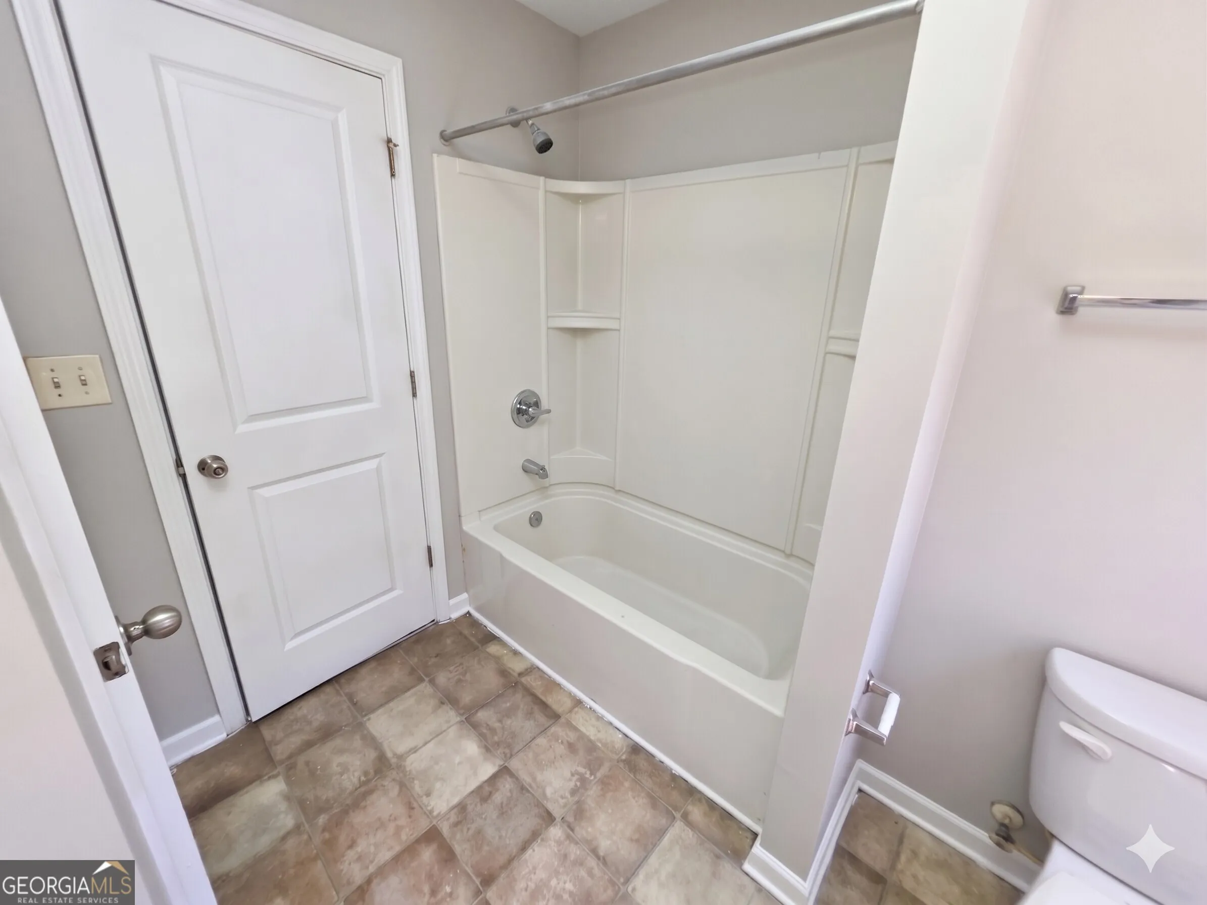 2100 Stonebrook Dr — photo 15 of 29