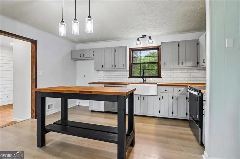 556 Hitchcock Rd — photo 61 of 61
