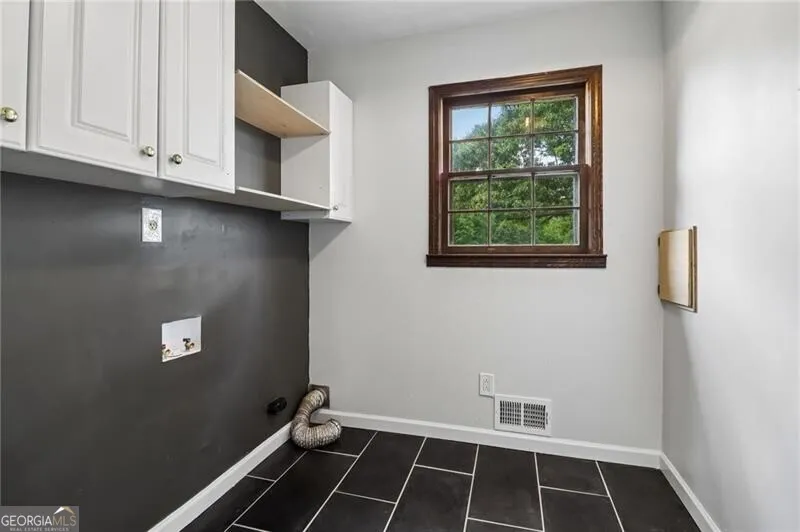 556 Hitchcock Rd — photo 11 of 61