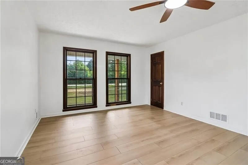 556 Hitchcock Rd — photo 14 of 61