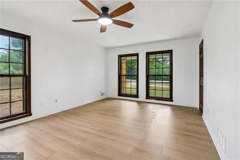 556 Hitchcock Rd — photo 12 of 61