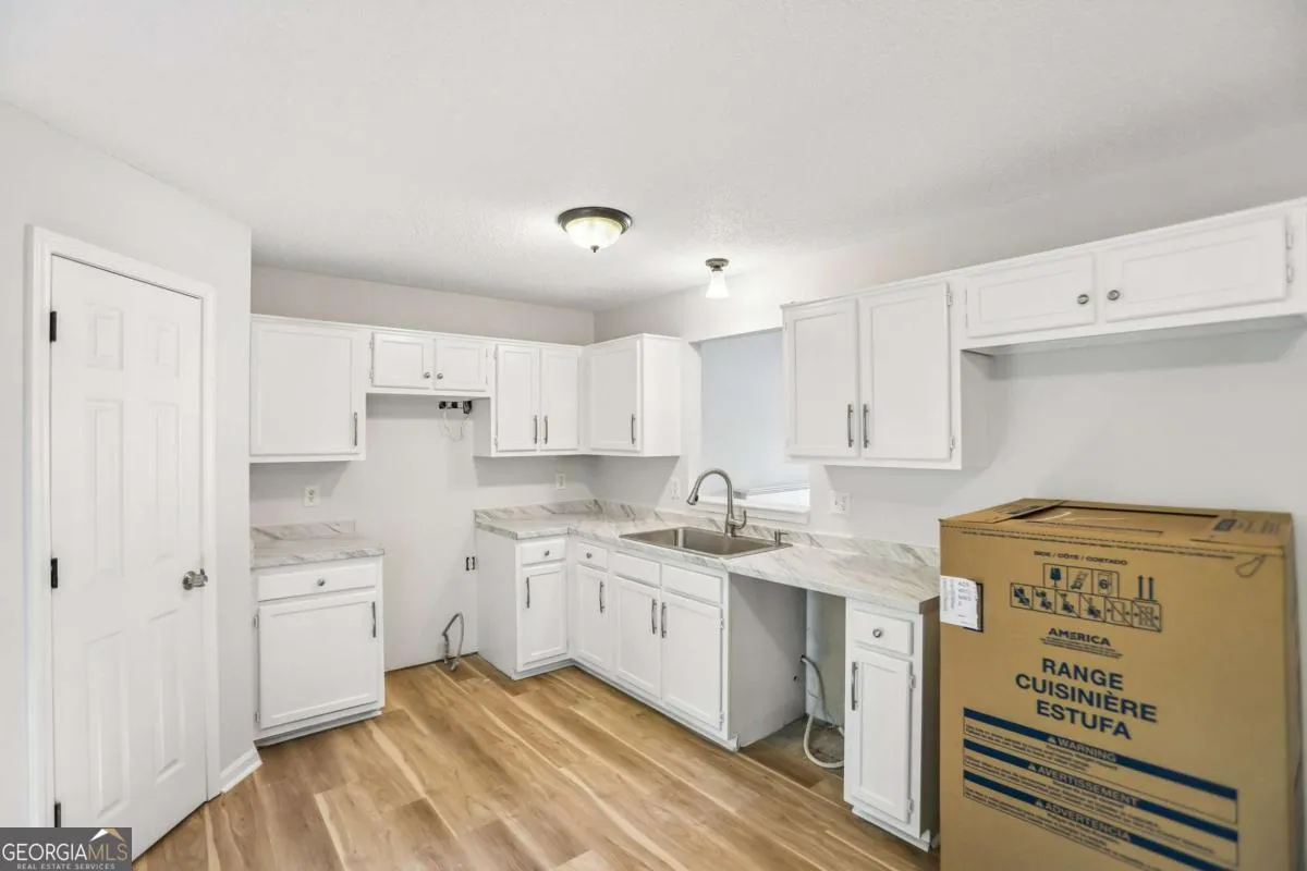 43 Gina Ct — photo 3 of 41