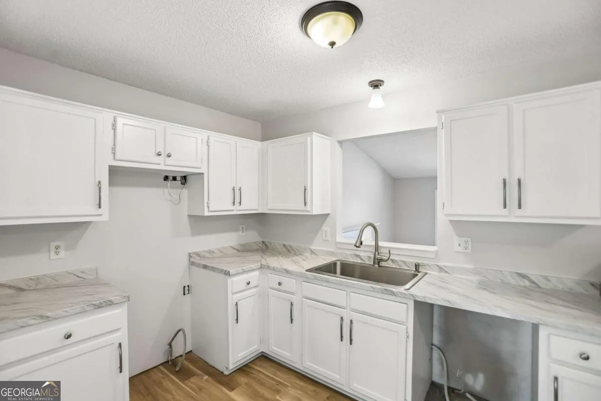 43 Gina Ct — photo 4 of 41