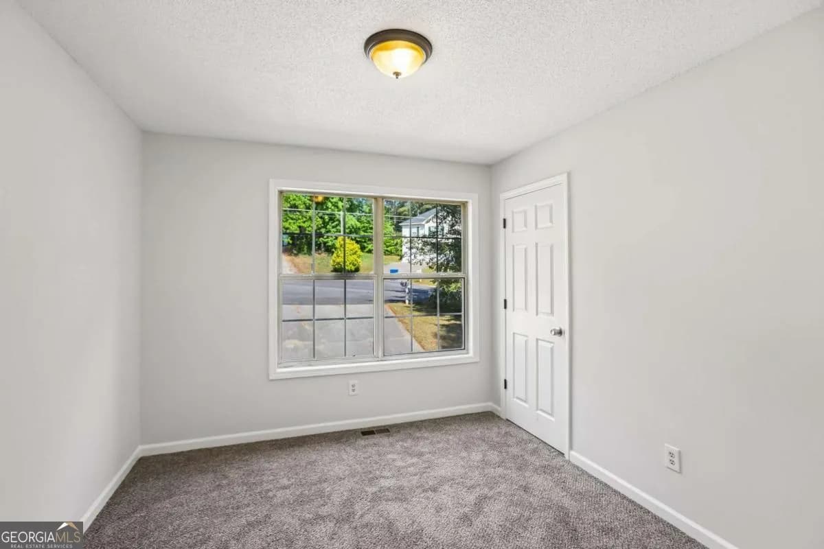43 Gina Ct — photo 5 of 41