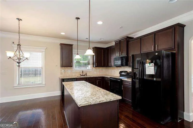 91 Ashbury Cir — photo 8 of 64