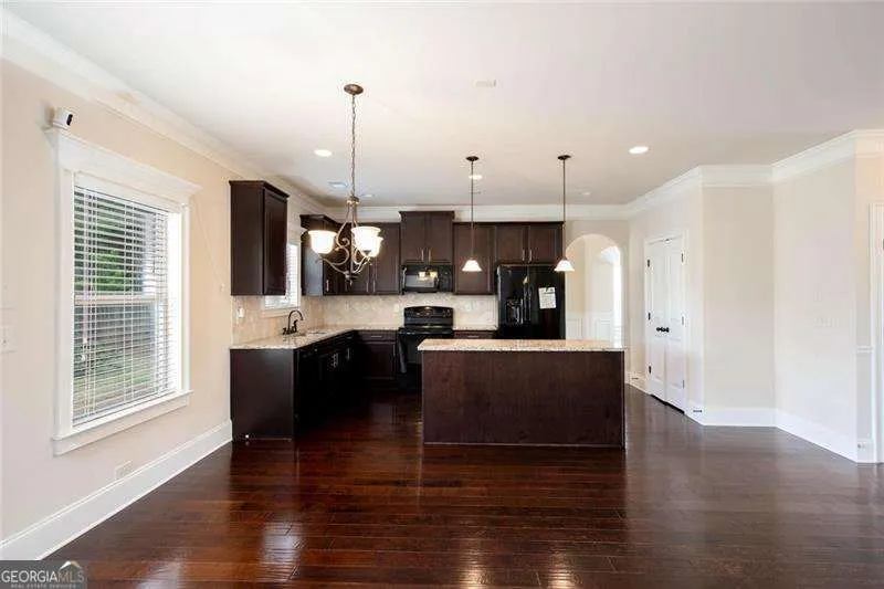 91 Ashbury Cir — photo 6 of 64