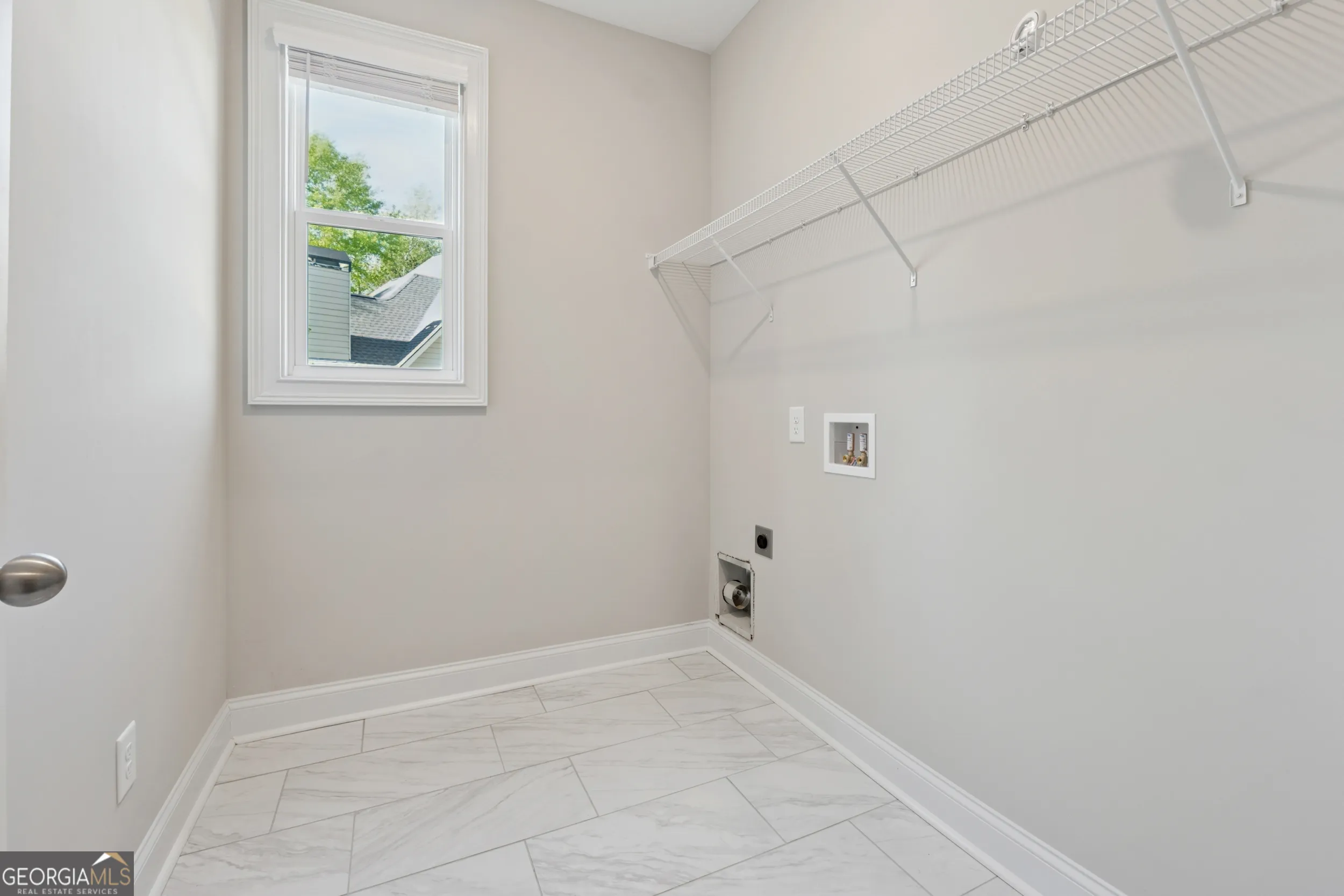 7260 Bluewater Ln — photo 11 of 57
