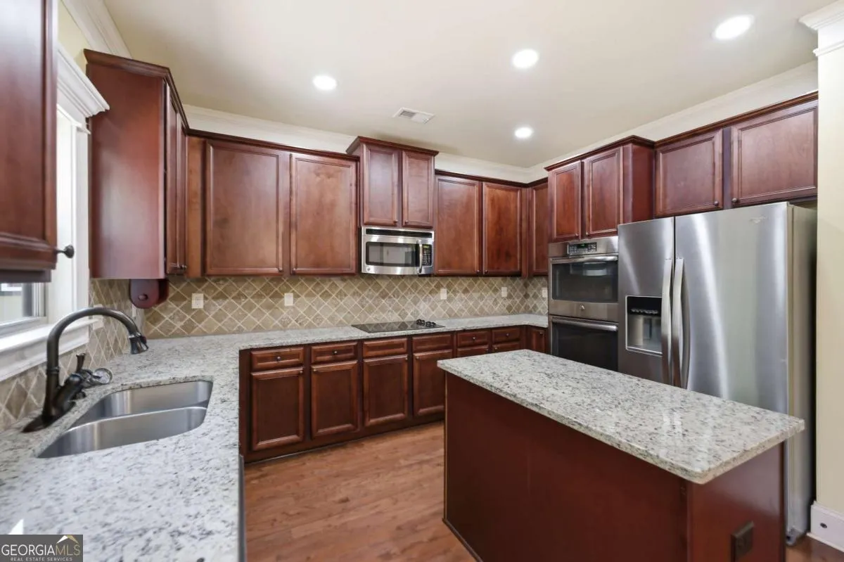 3890 Savannah Trce — photo 5 of 45