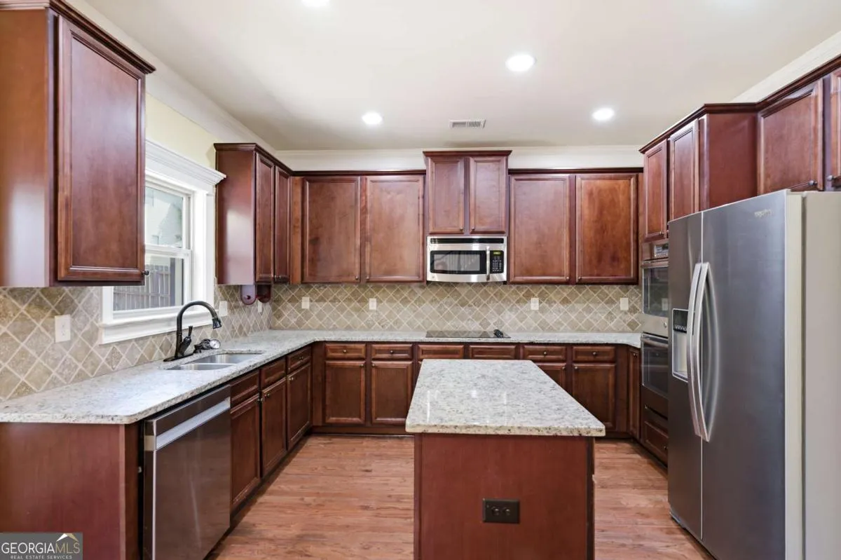 3890 Savannah Trce — photo 4 of 45