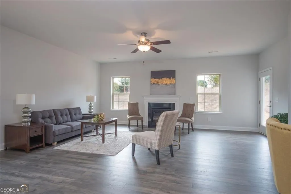 3028 Fairway Dr — photo 3 of 24