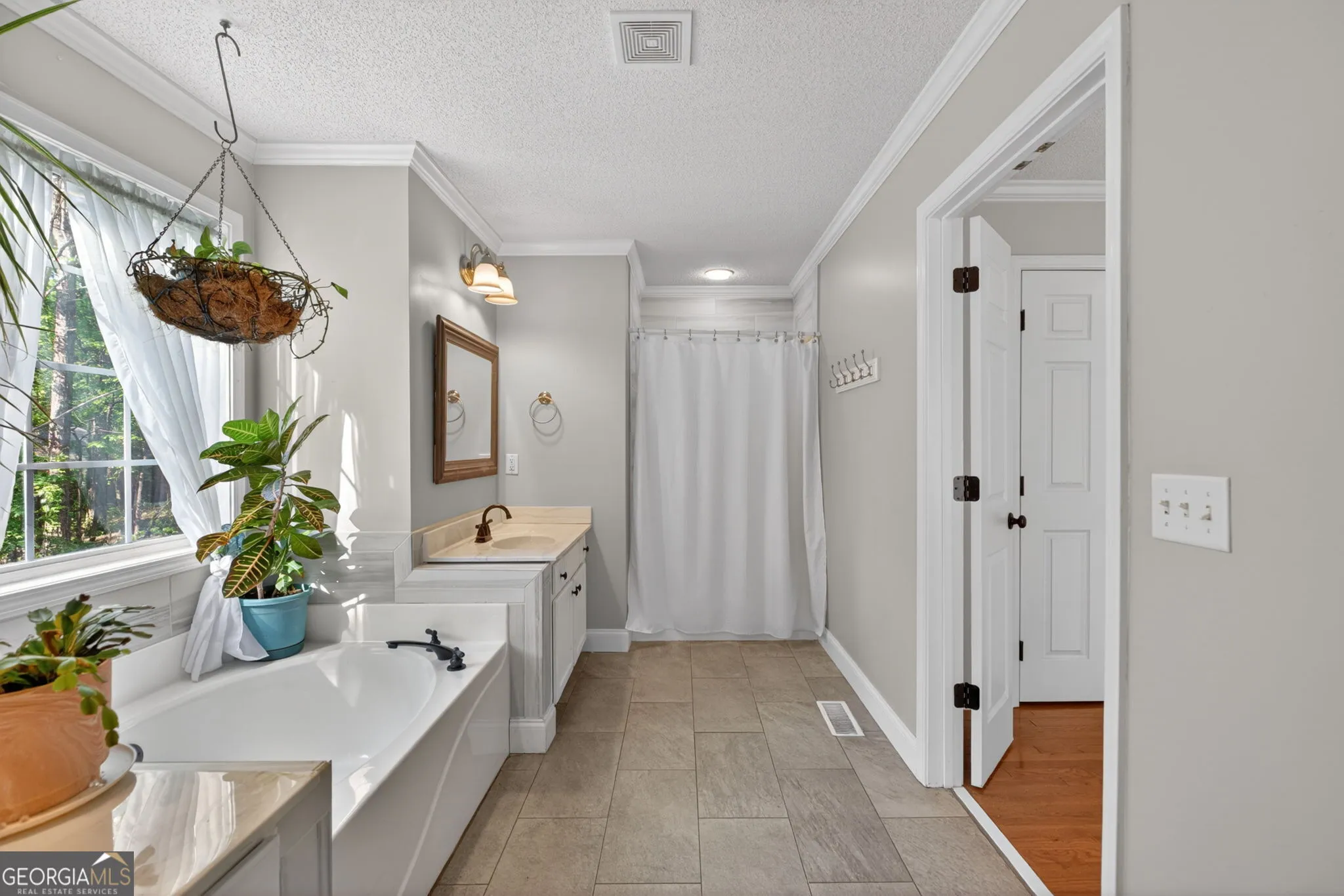 1349 Southgate Dr — photo 8 of 34