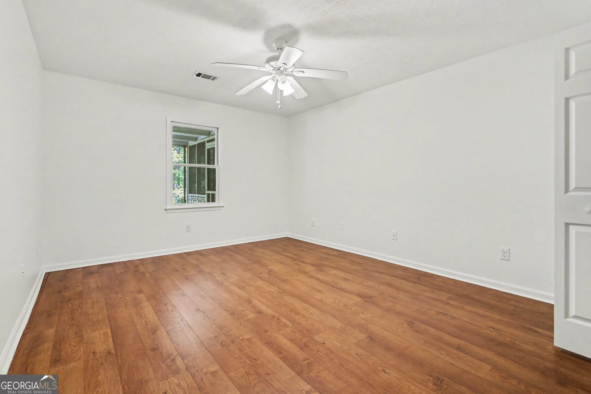 6190 Douglas Manor Ct — photo 11 of 35