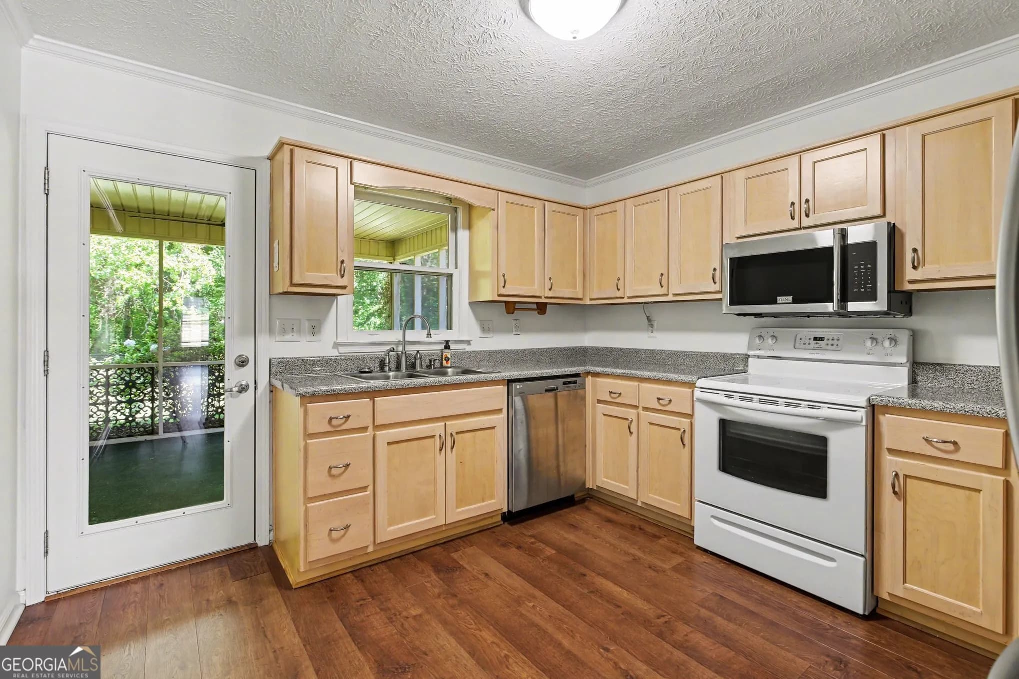 6190 Douglas Manor Ct — photo 5 of 35