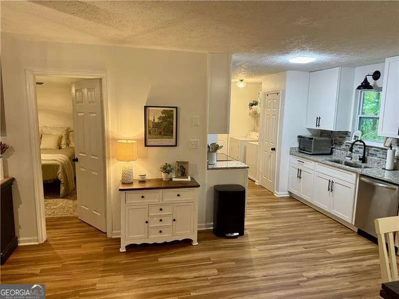 140 Rosewood Dr — photo 9 of 14