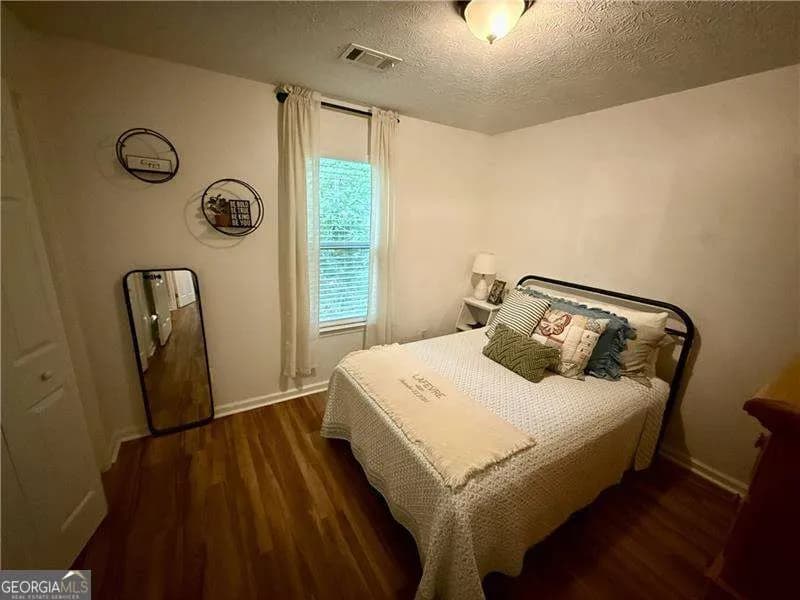 140 Rosewood Dr — photo 4 of 14