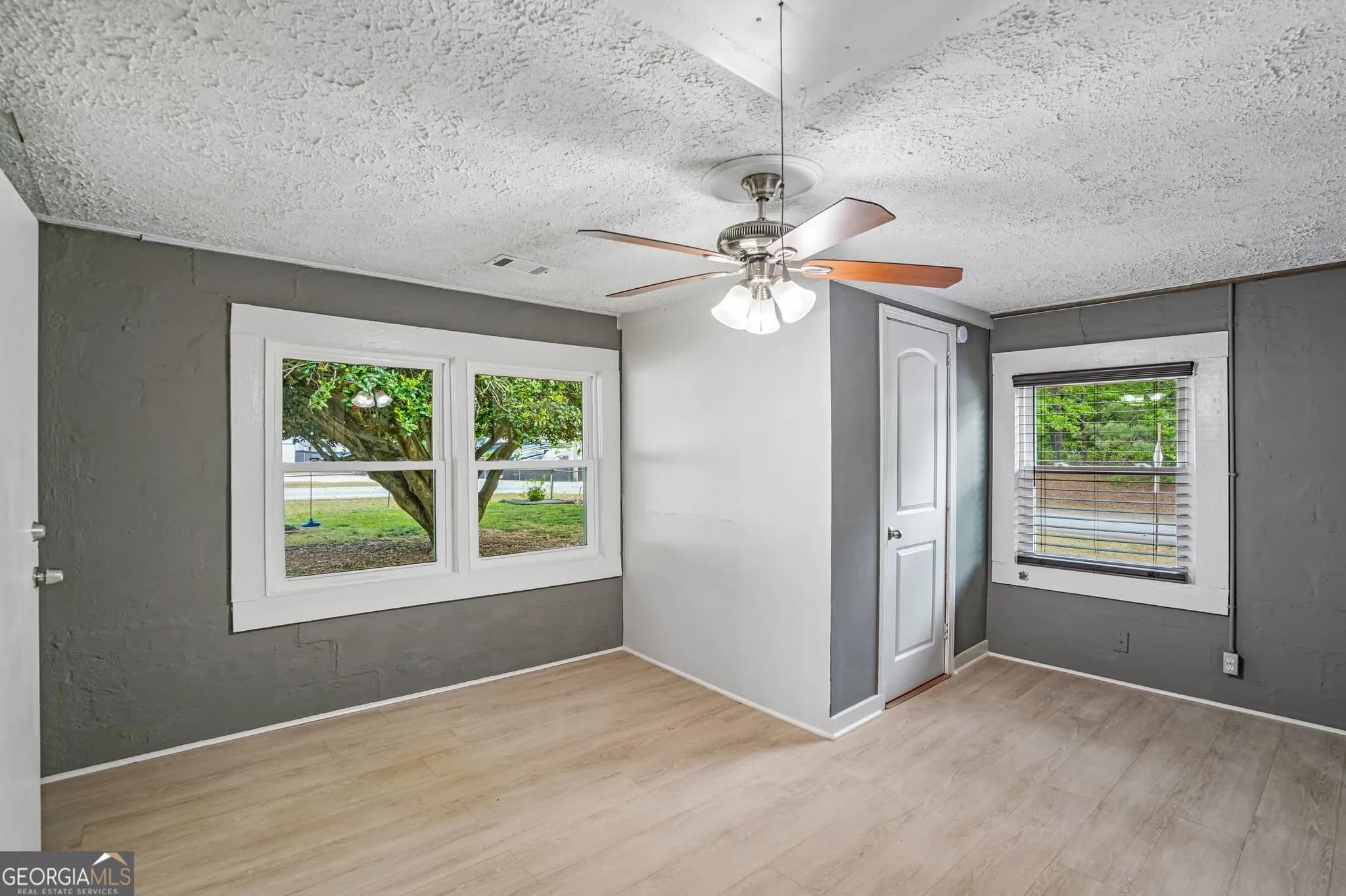 1042 Main St — photo 7 of 32