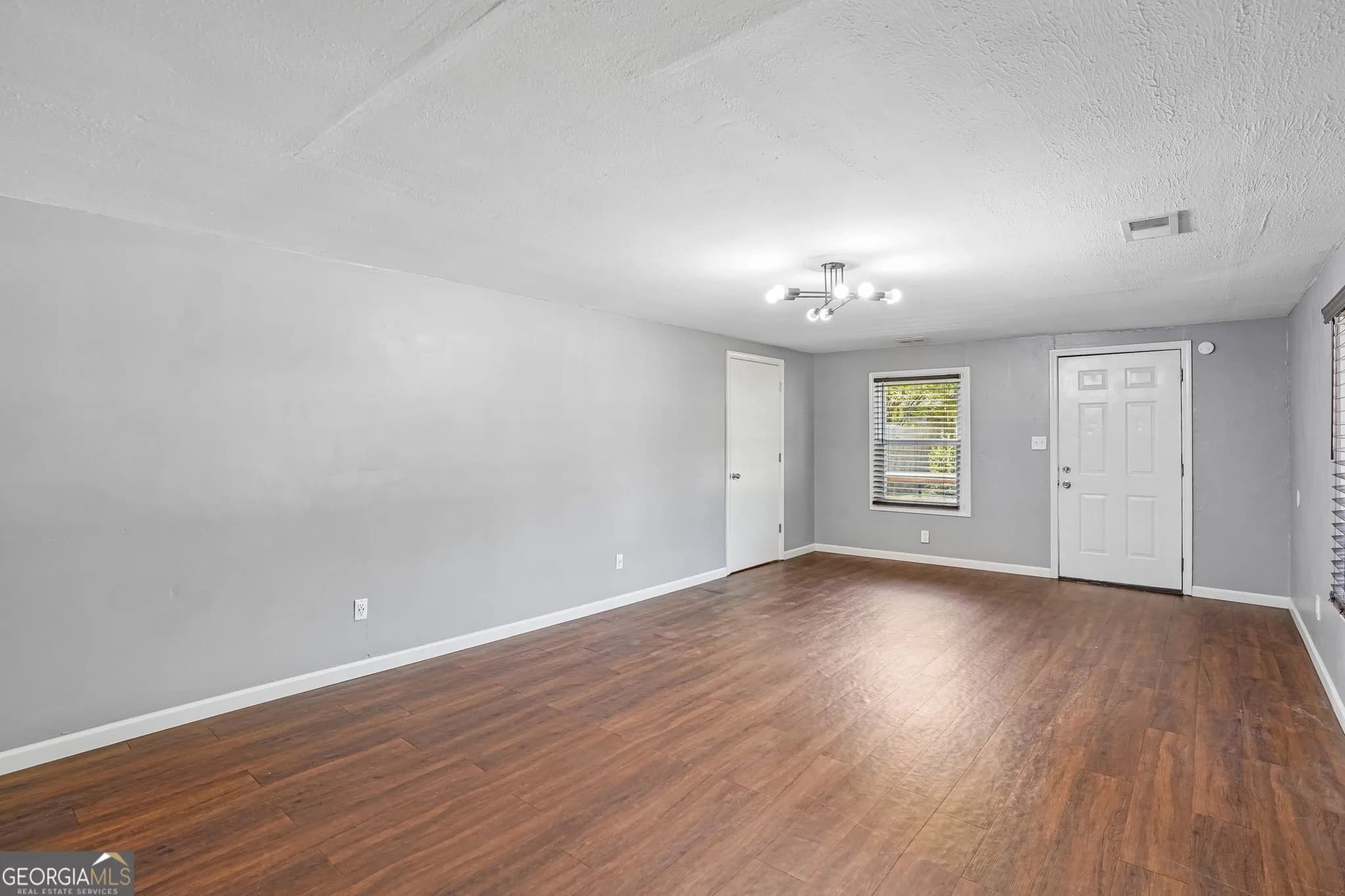 1042 Main St — photo 28 of 32