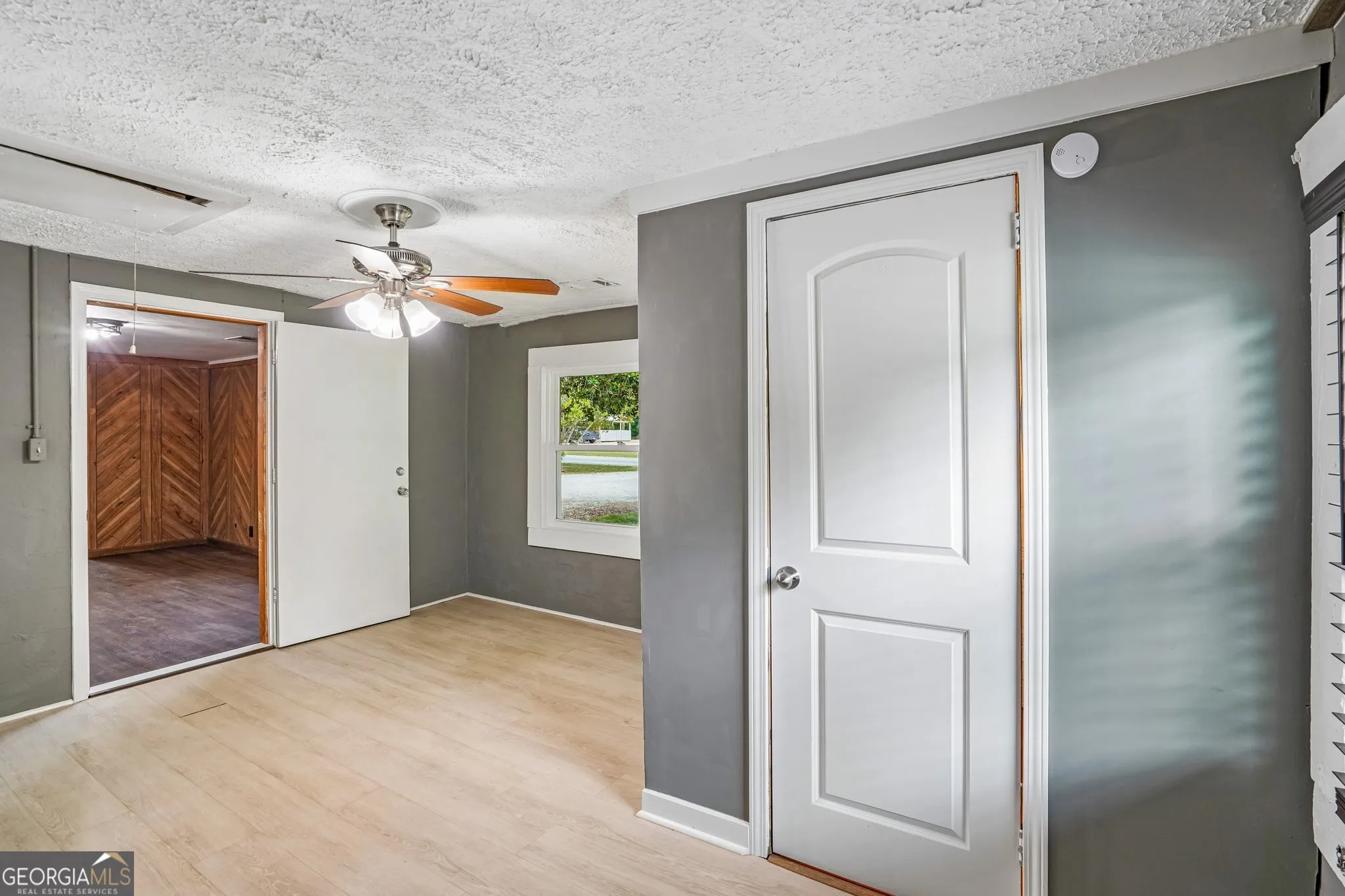 1042 Main St — photo 6 of 32