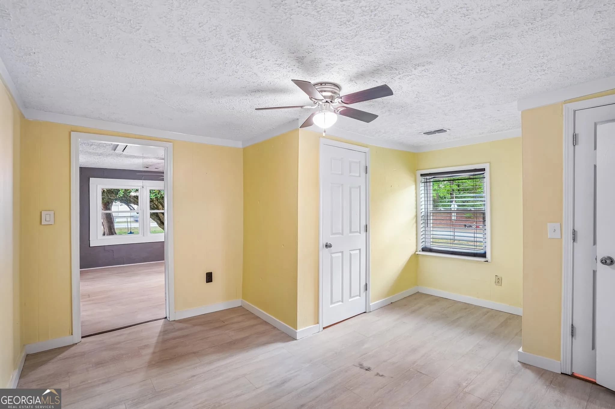 1042 Main St — photo 9 of 32