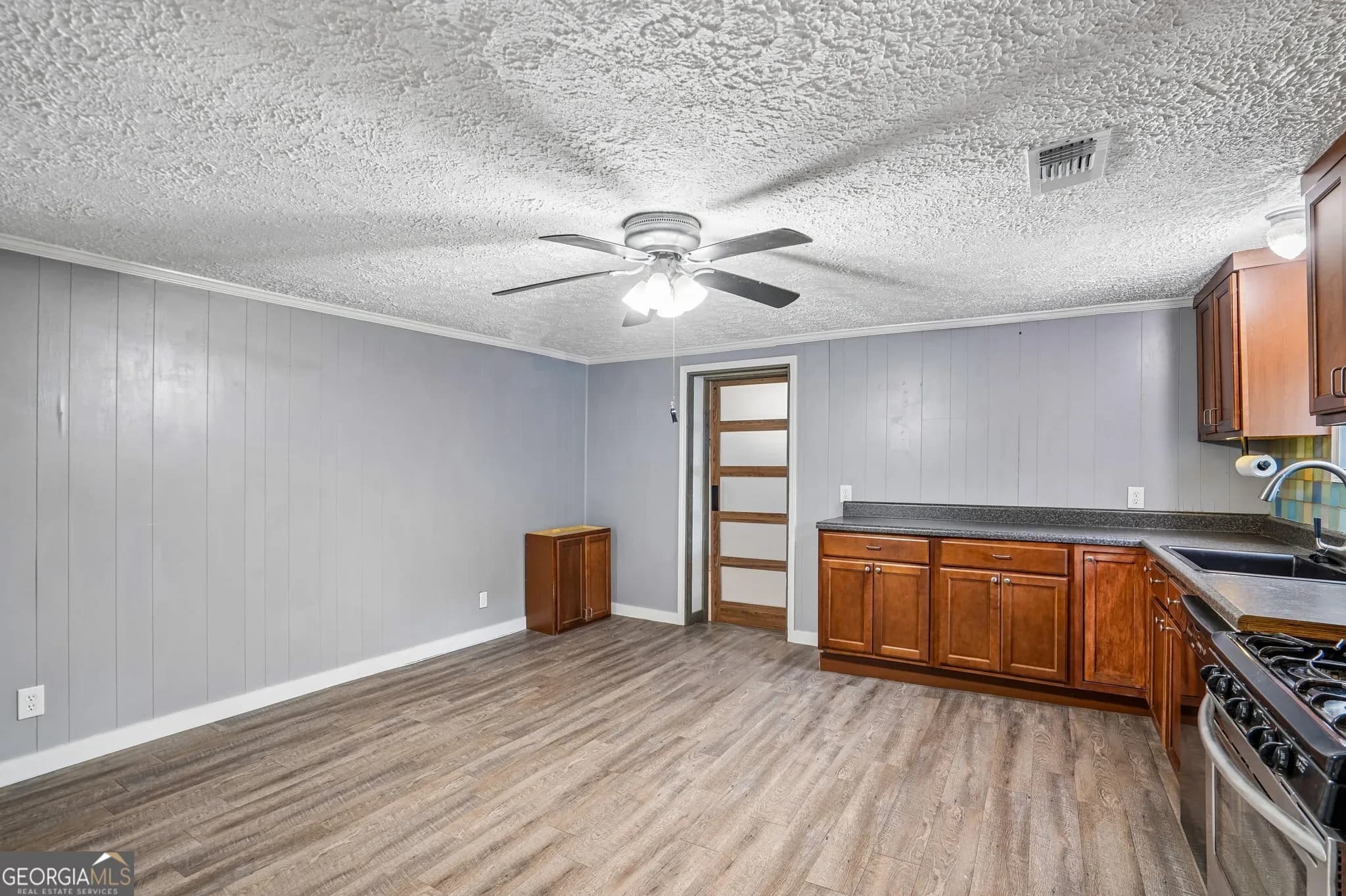 1042 Main St — photo 32 of 32