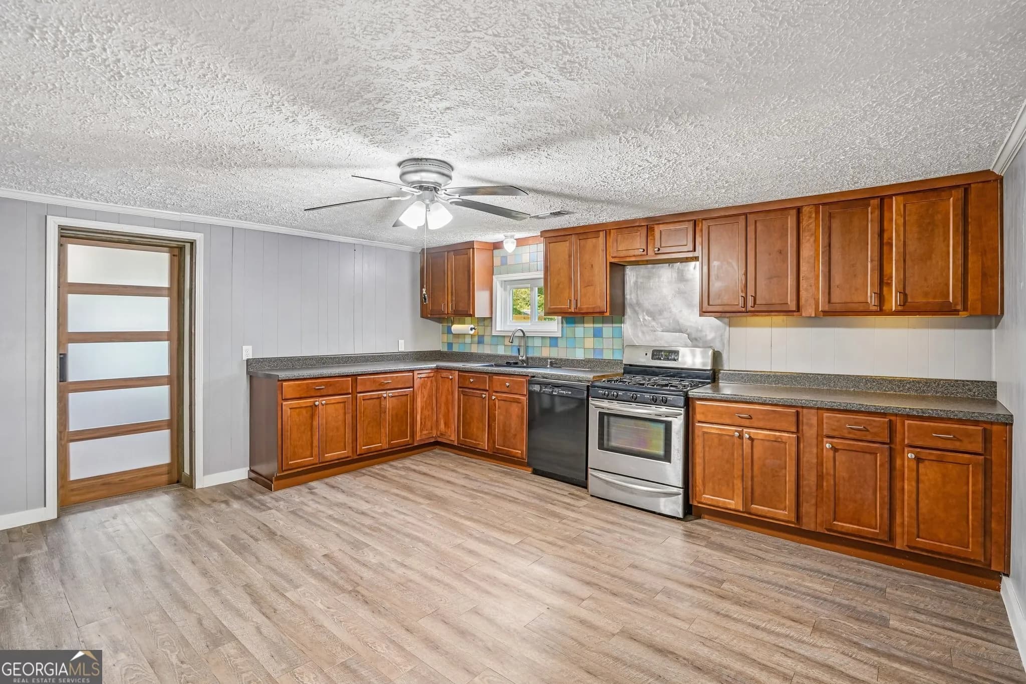 1042 Main St — photo 30 of 32