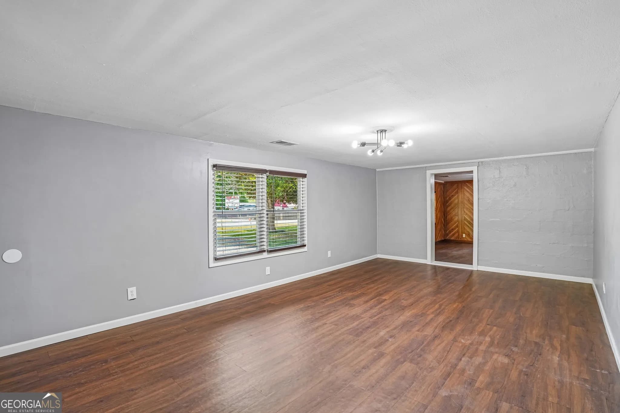 1042 Main St — photo 27 of 32