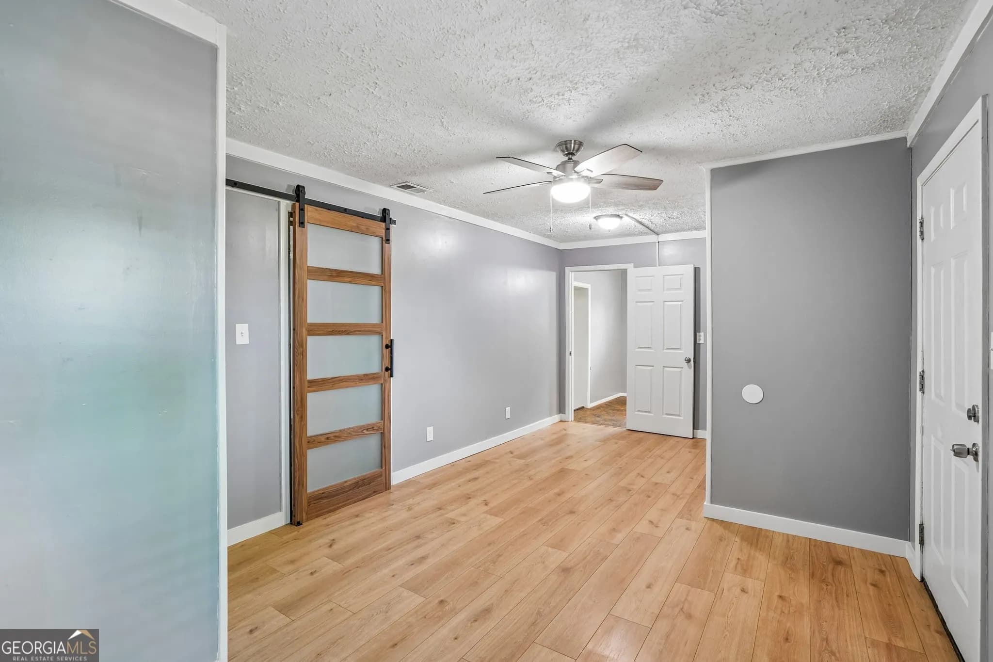 1042 Main St — photo 11 of 32