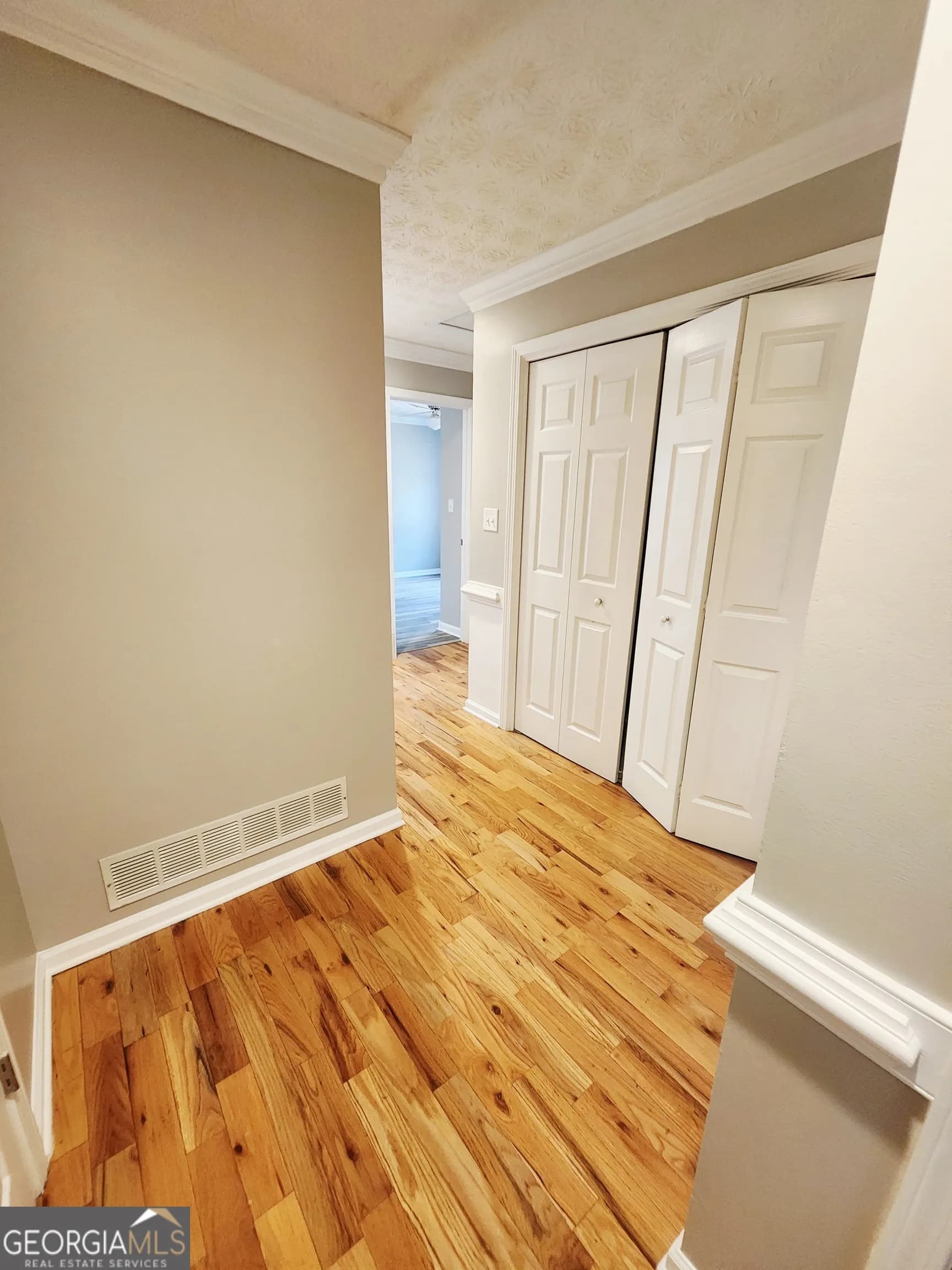 24 Brandywine Dr — photo 3 of 25