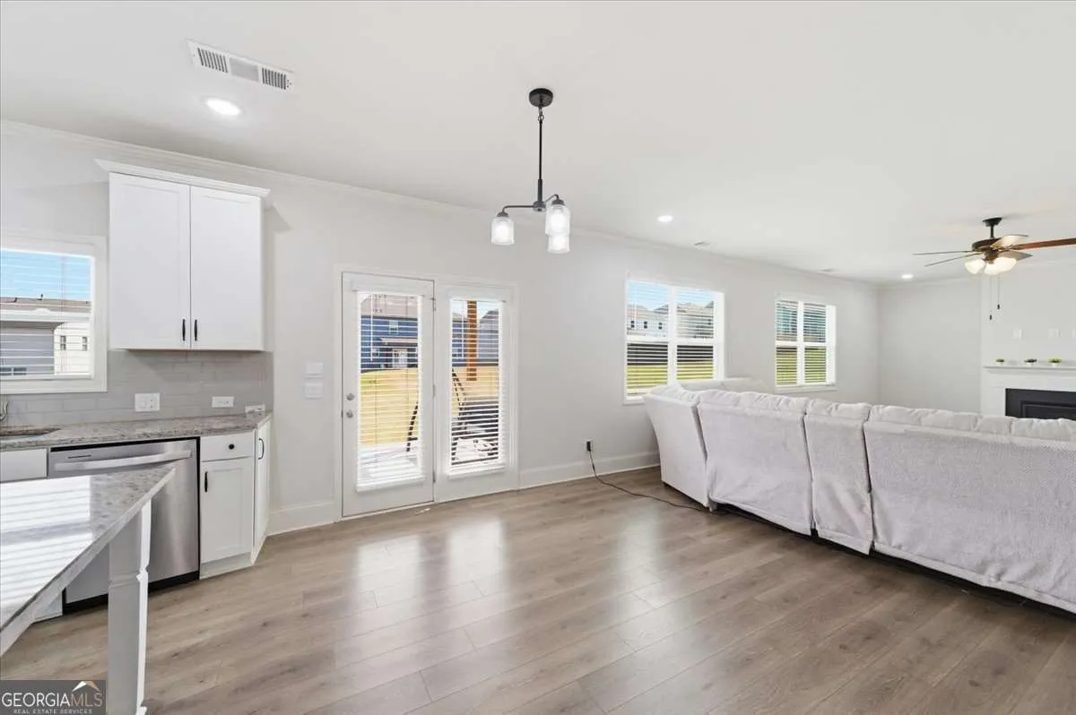 880 Garnet Dr — photo 4 of 57