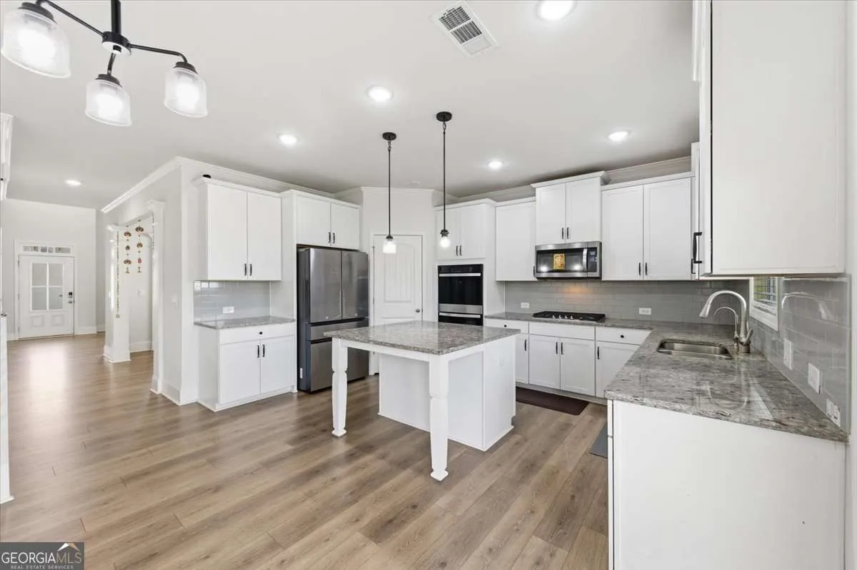 880 Garnet Dr — photo 13 of 57
