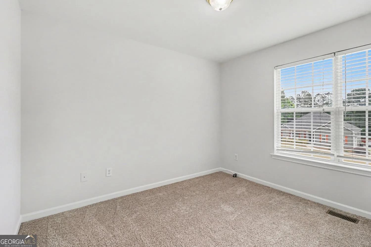 8936 Dornoch Cir — photo 11 of 34