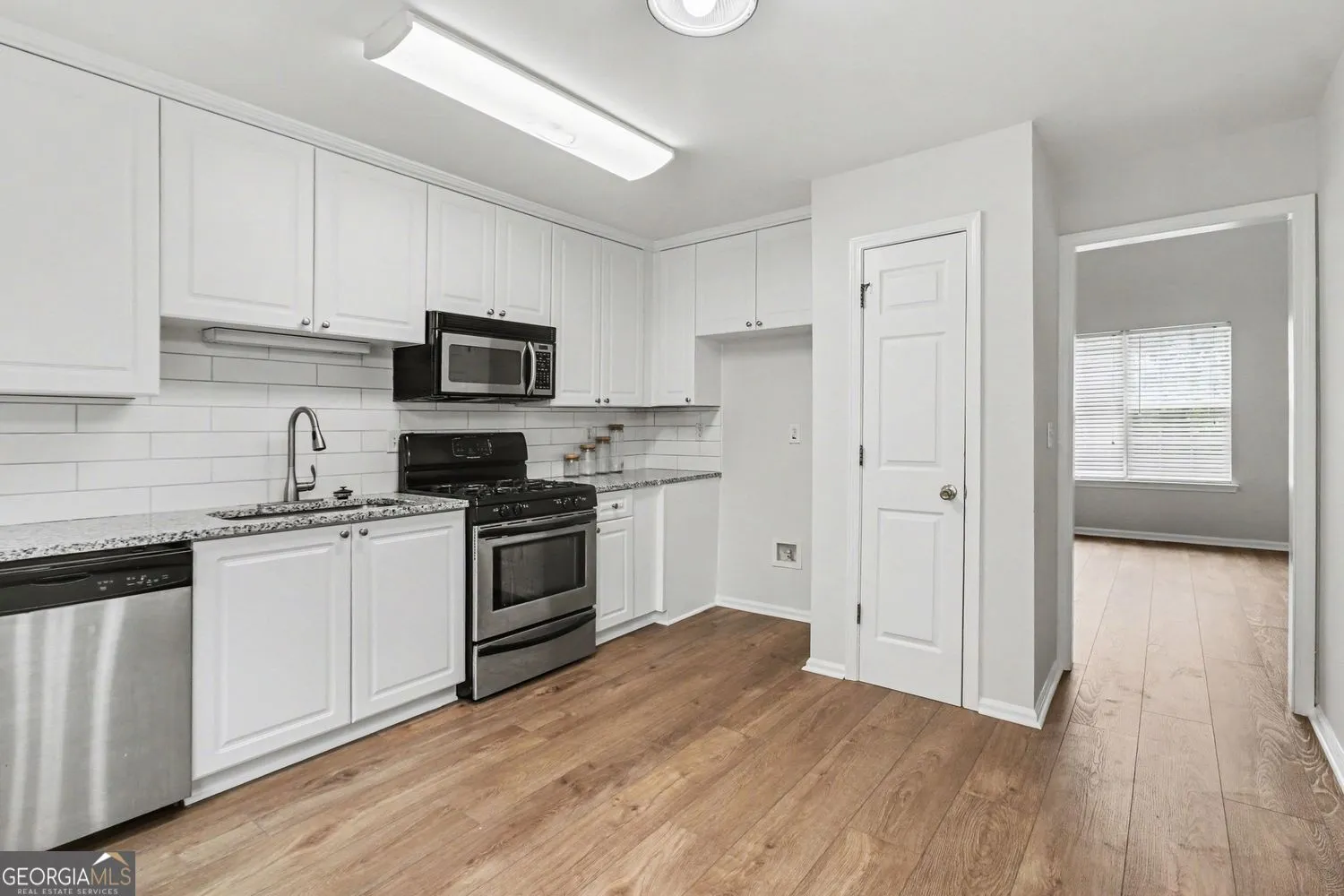 8936 Dornoch Cir — photo 5 of 34