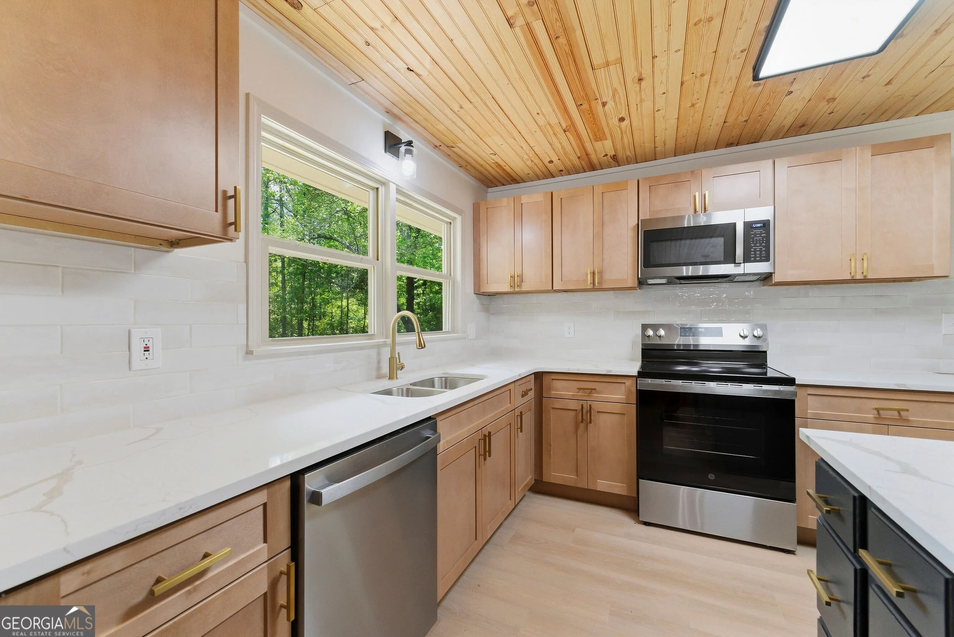 565 Ray Cole Rd — photo 3 of 26