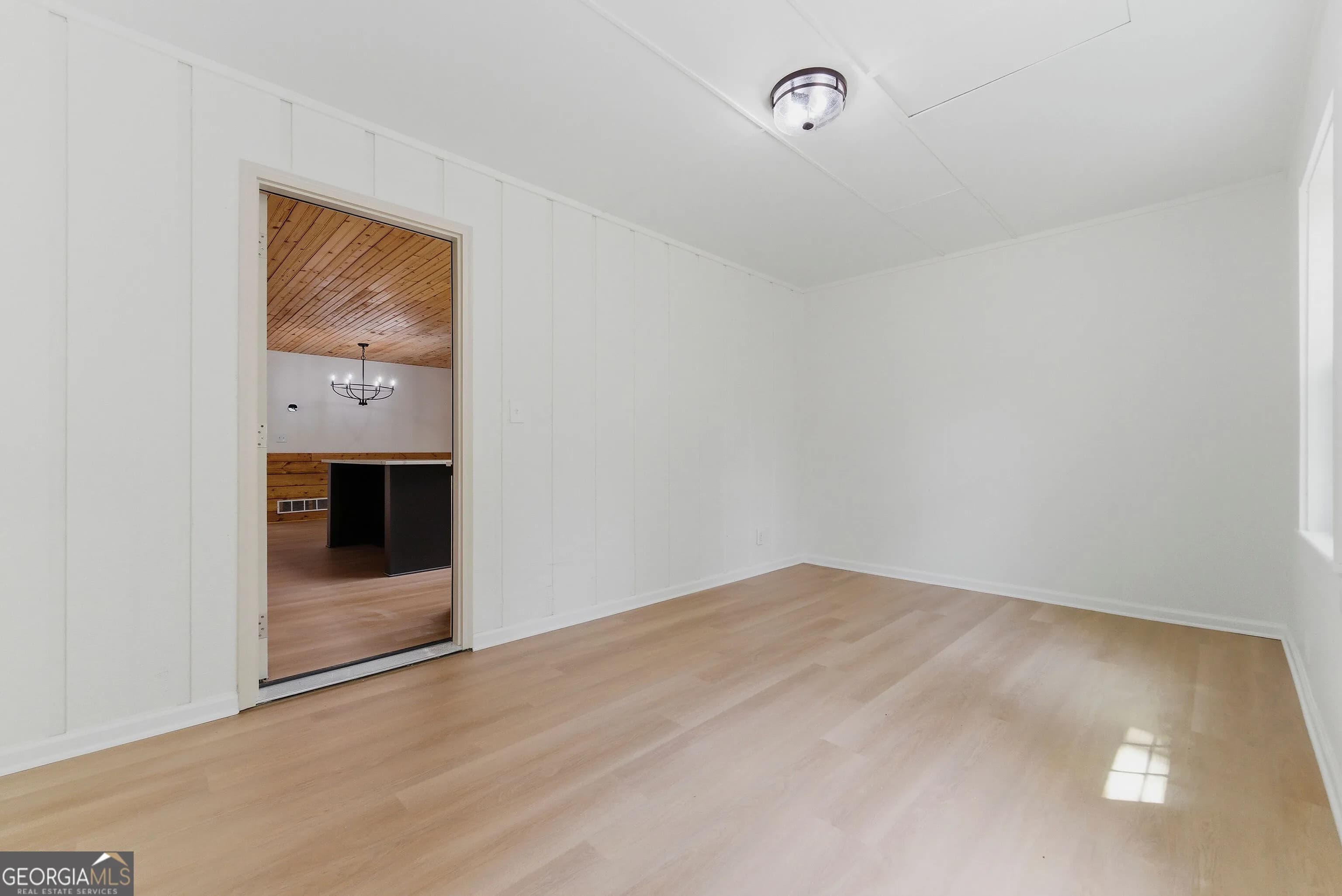 565 Ray Cole Rd — photo 4 of 26
