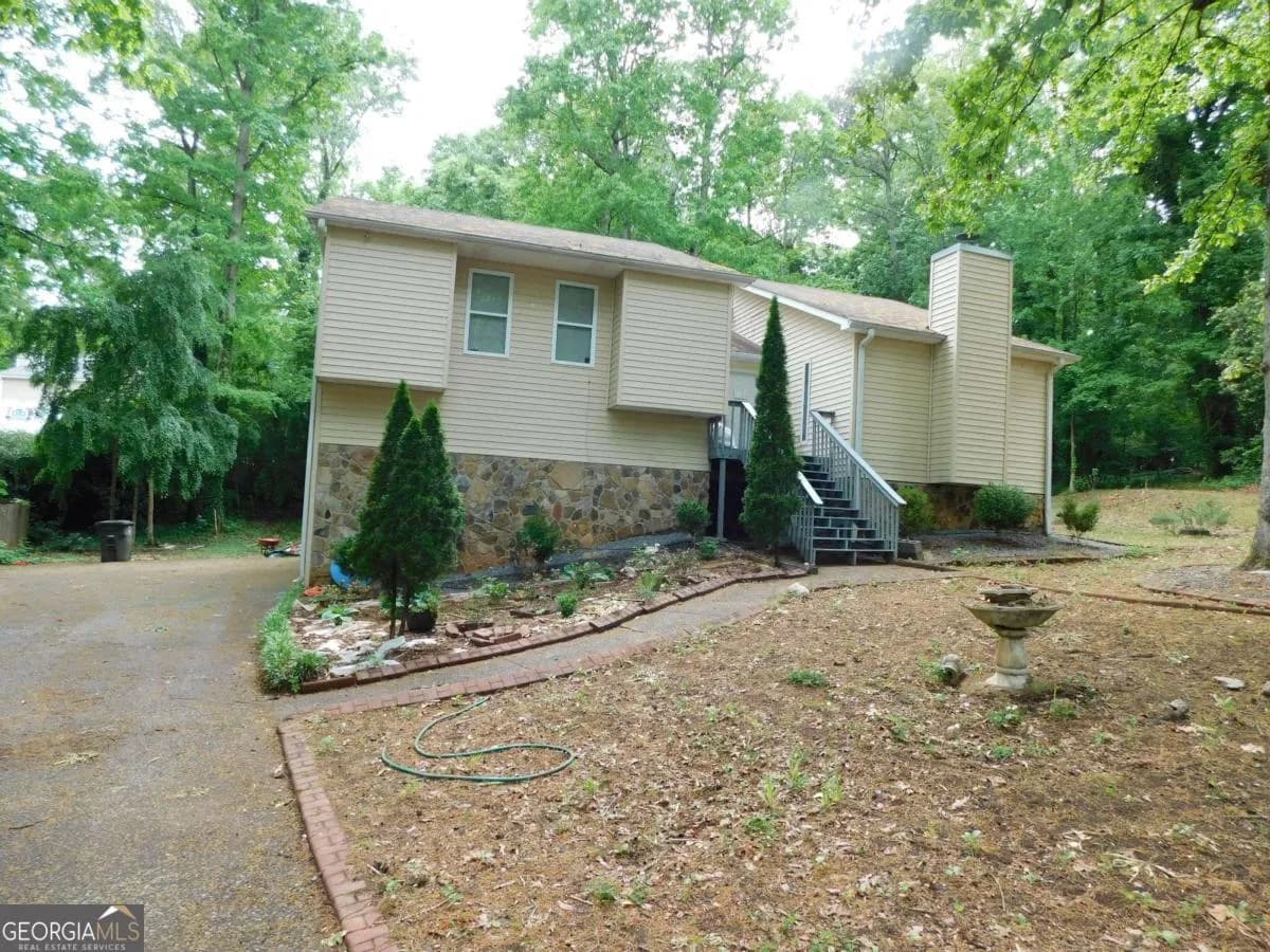 8805 Willow Creek Ct, Douglasville