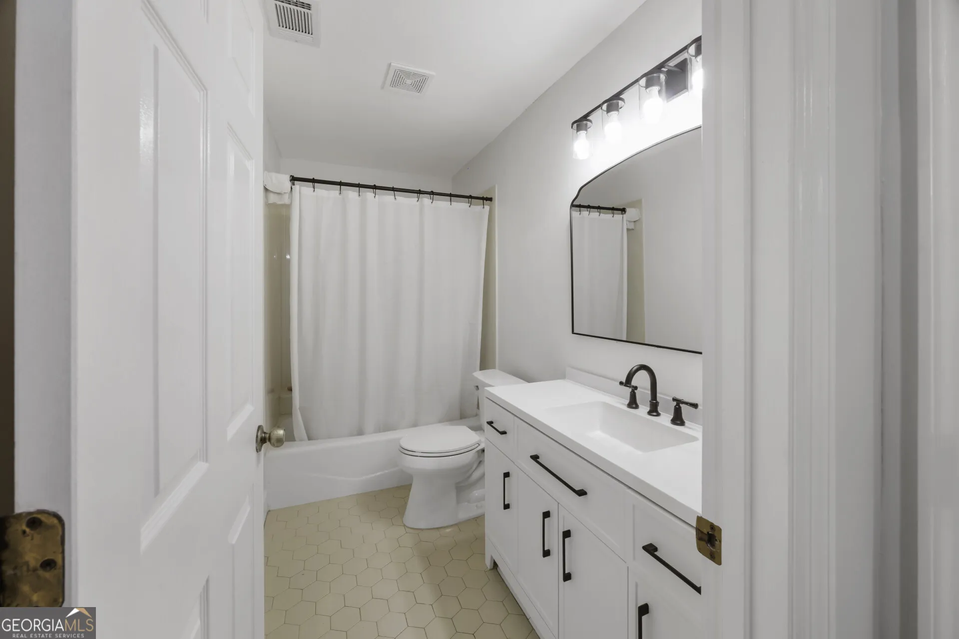 3108 Chapel Hill Rd — photo 7 of 48