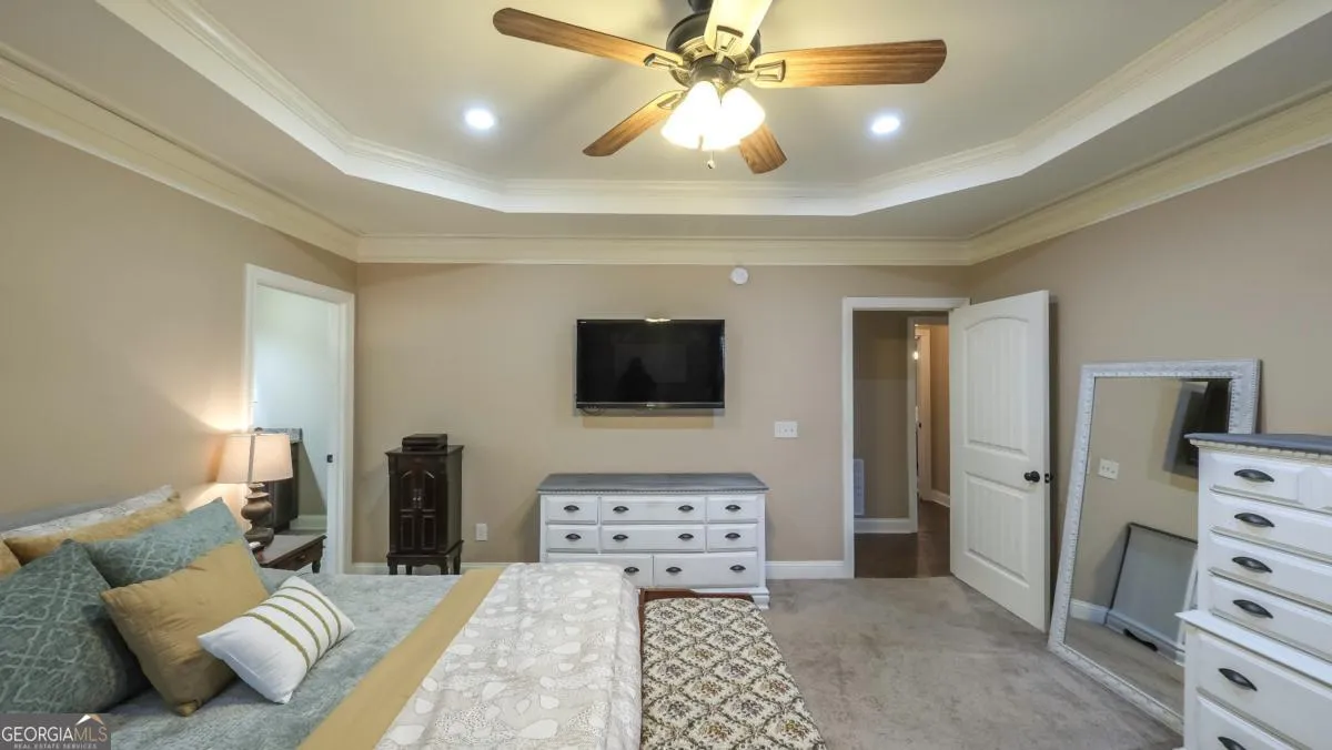 824 Vicki Cir — photo 11 of 45