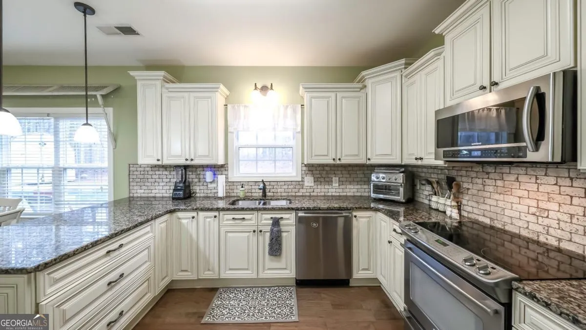 824 Vicki Cir — photo 6 of 45